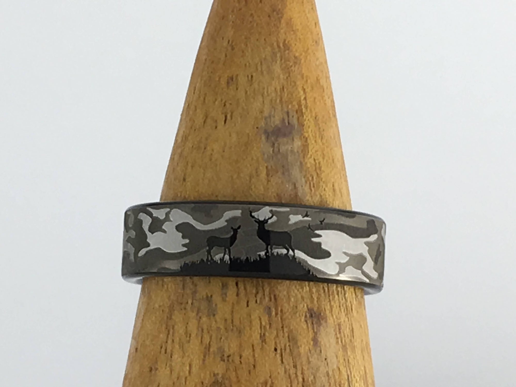 Tungsten Deer scene Camouflage Ring